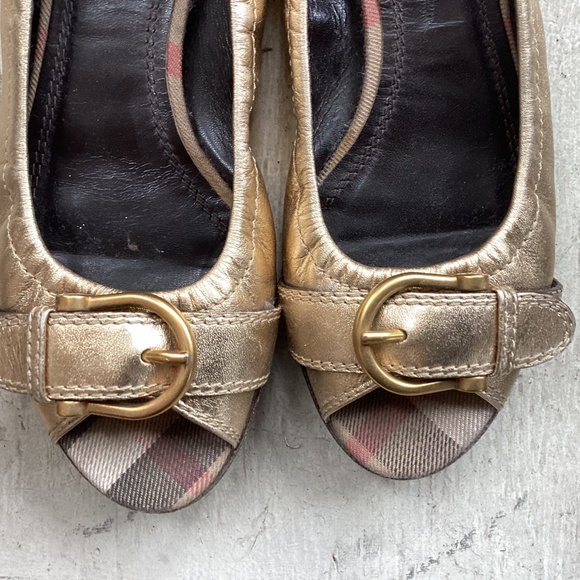 BURBERRY gold leather flats - Picture 3 of 6